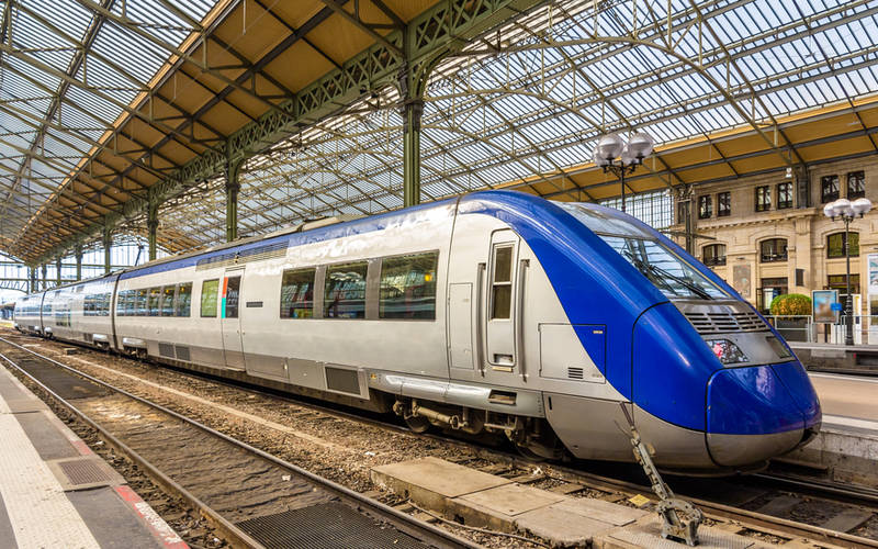Regional express train at Tours station - France
